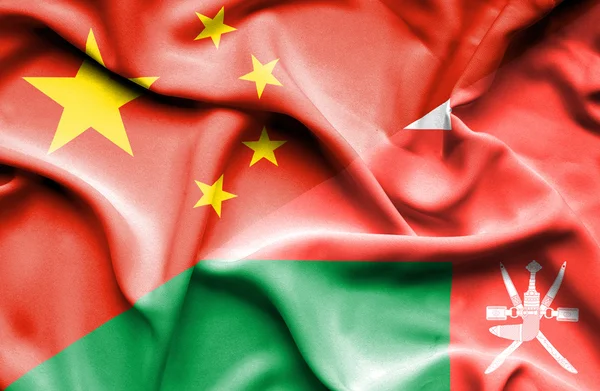 Wapperende vlag van Oman en China — Stockfoto