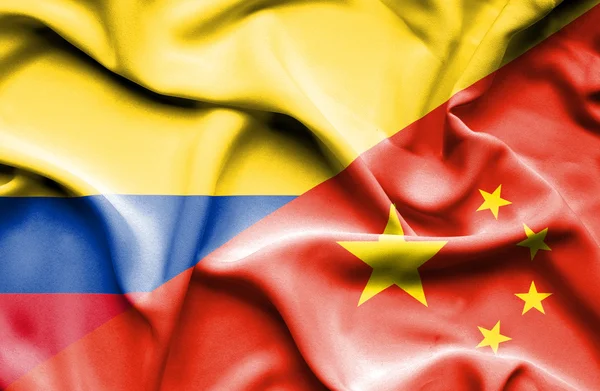 Ondeando la bandera de China y Colombia —  Fotos de Stock