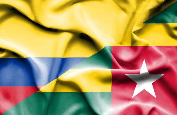 Wapperende vlag van Togo en Colombia — Stockfoto