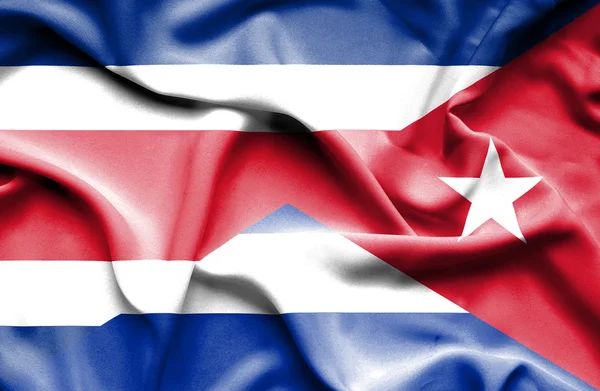 쿠바와 코스타리카의 깃발을 흔들며 — 스톡 사진