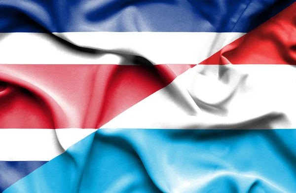 Bandiera sventolante di Lussemburgo e Costa Rica — Foto Stock