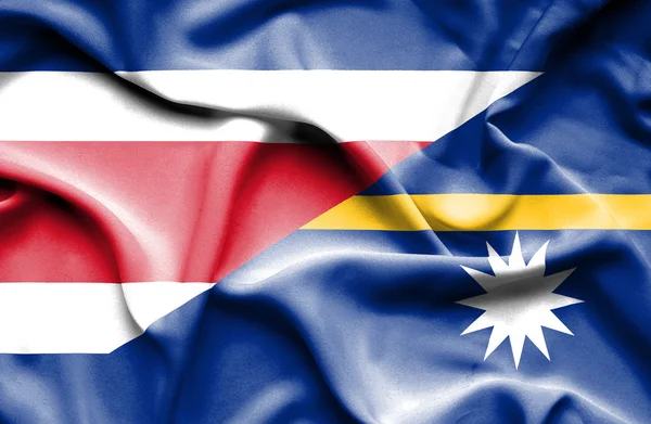 那飘扬的旗帜，瑙鲁和哥斯达黎加 — 图库照片