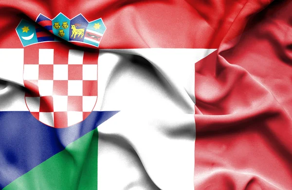 Flagge Italiens und Kroatiens schwenkend — Stockfoto