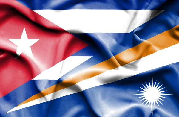 Флаг Маршалловых островов и Кубы — стоковое фото