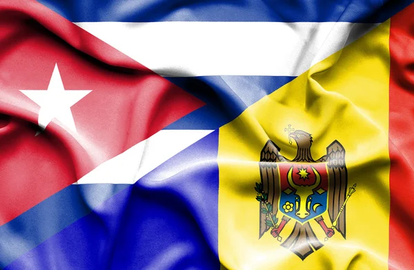 モルダヴィアとキューバの旗を振ってください。 — ストック写真