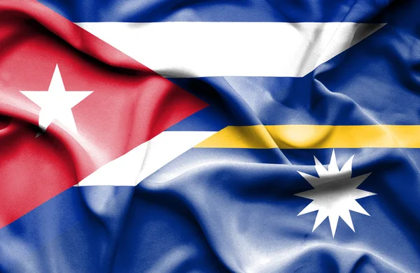 Vlající vlajka Nauru a Kuba — Stock fotografie