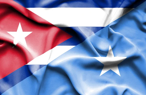 Sventolando bandiera di Somalia e Cuba — Foto Stock