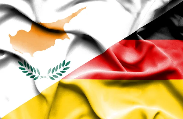 Bandera ondeante de Alemania y Chipre — Foto de Stock