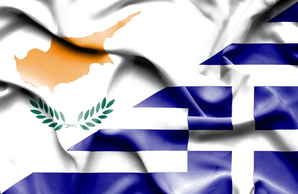 그리스와 사이프러스의 깃발을 흔들며 — 스톡 사진