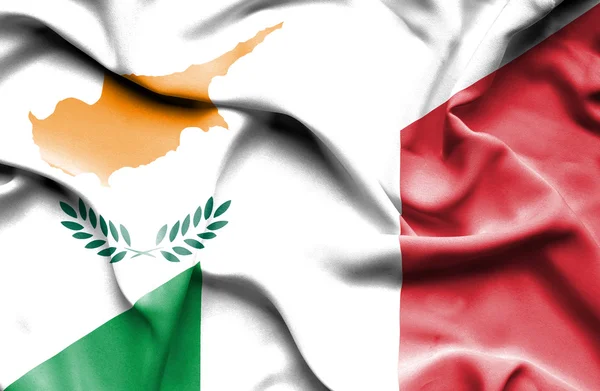 Κουνώντας τη σημαία της Ιταλίας και της Κύπρου — Φωτογραφία Αρχείου