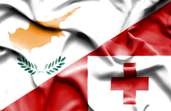 Integetett Tonga és Ciprus zászlaja — Stock Fotó