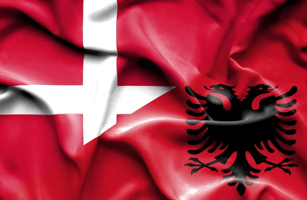 Vlající vlajka Albánie a Dánsko — Stock fotografie