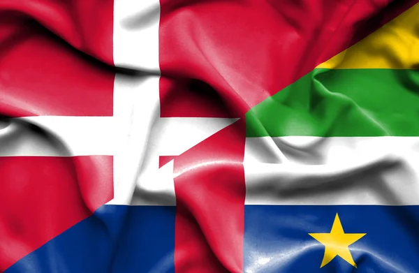 Centralafrikanska republiken och Danmark viftande flagga — Stockfoto