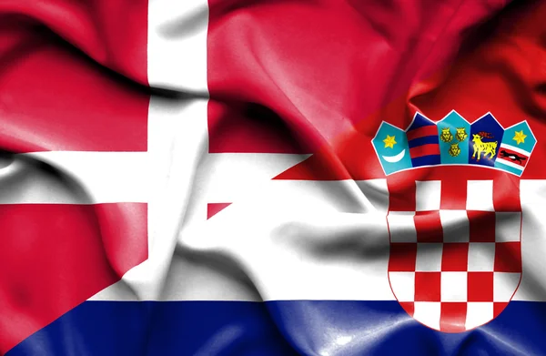 Hırvatistan ve Danimarka bayrağı sallayarak — Stok fotoğraf