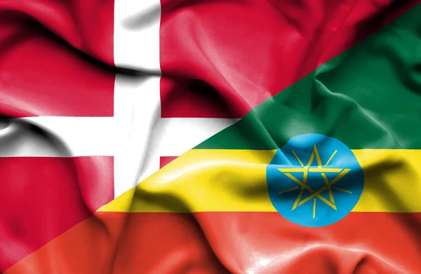 エチオピア ・ デンマークの旗を振っています。 — ストック写真