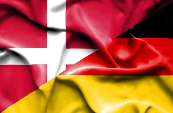 Bandera ondeante de Alemania y Dinamarca — Foto de Stock