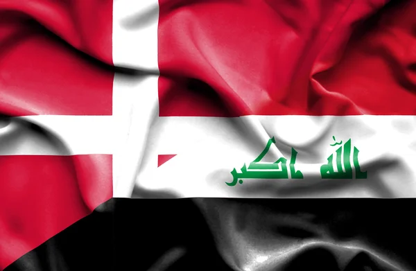 伊拉克和丹麦那飘扬的旗帜 — 图库照片