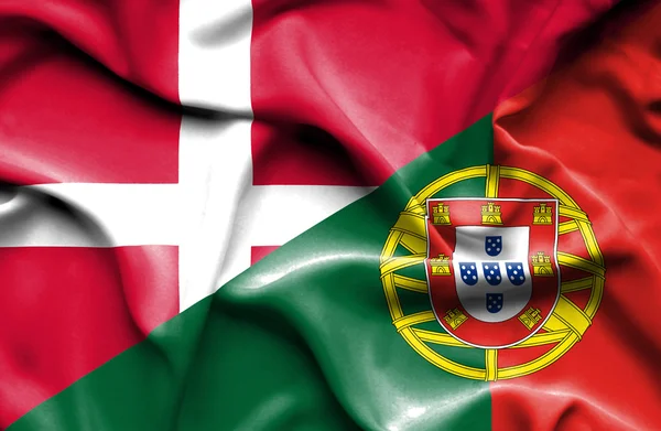 Bandera ondeante de Portugal y Dinamarca — Foto de Stock