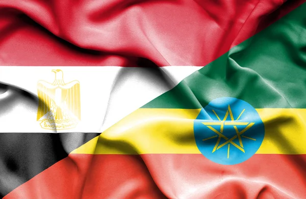 Lambaikan bendera Ethiopia dan Mesir — Stok Foto