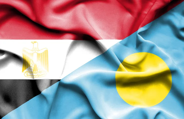 Flagge von Palau und Ägypten schwenken — Stockfoto