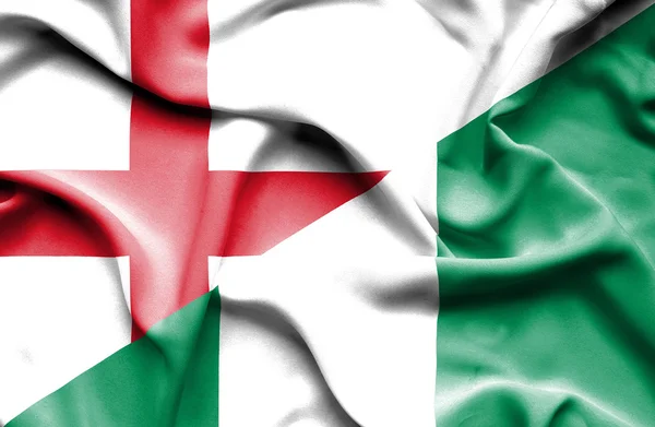 Ondeando la bandera de Nigeria e Inglaterra —  Fotos de Stock