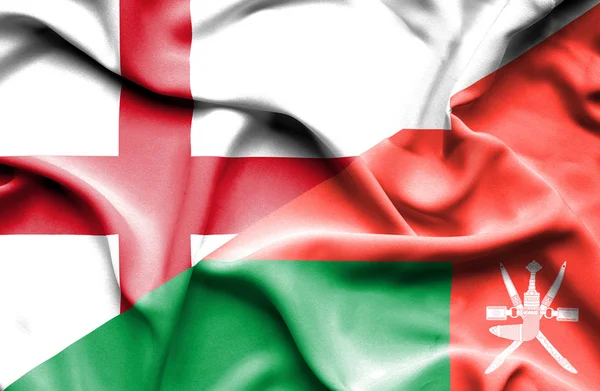 Omán és Anglia hullámzó zászlaja — Stock Fotó