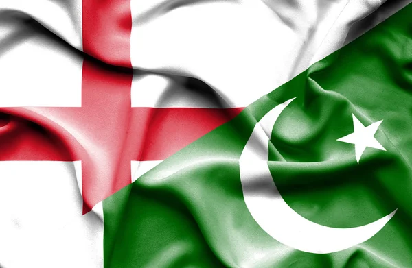 Ondeando la bandera de Pakistán e Inglaterra — Foto de Stock