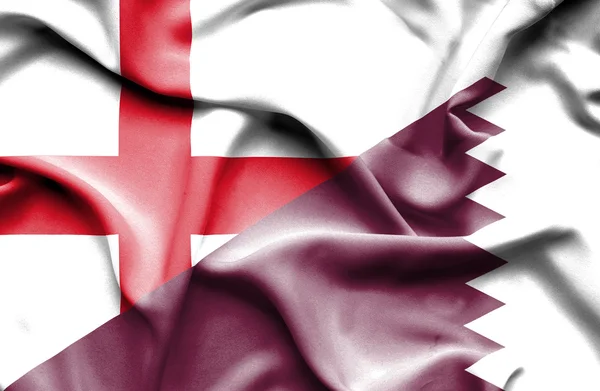 Waving flag of Qatar and England — Stock Photo, Image