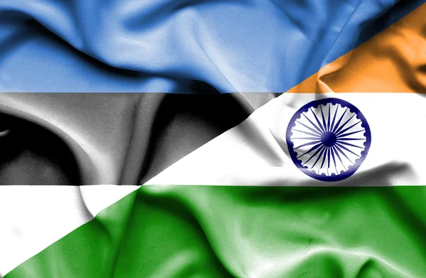 India és Észtország hullámzó zászlaja — Stock Fotó