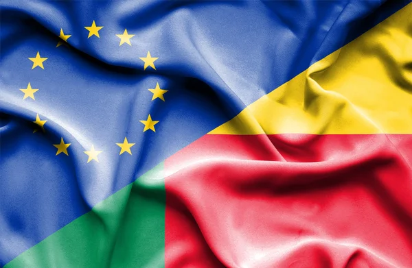 Flagge von Benin und EU schwenken — Stockfoto