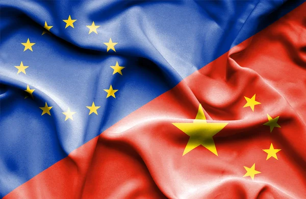 Bandeira acenando da China e da UE — Fotografia de Stock