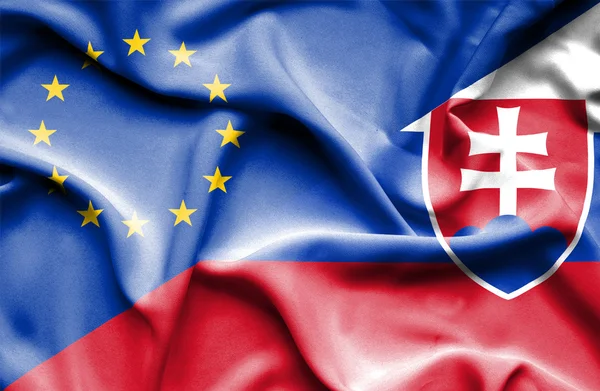 斯洛伐克和欧盟那飘扬的旗帜 — 图库照片