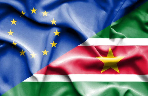 Wapperende vlag van Suriname en Eu — Stockfoto