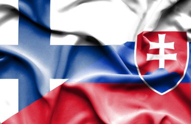 Slovakya ve Finlandiya bayrağı sallayarak