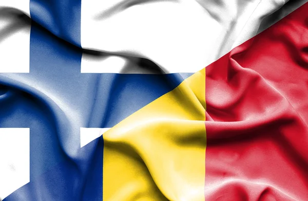 Flagge Rumäniens und Finnlands schwenken — Stockfoto