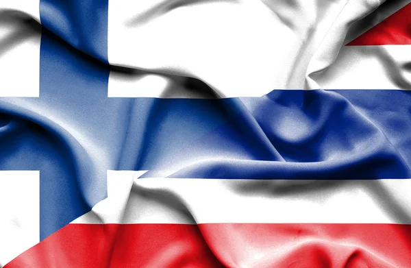 Wapperende vlag van Thailand en Finland — Stockfoto