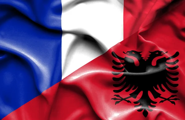 Κουνώντας τη σημαία της Αλβανίας και της Γαλλίας — Φωτογραφία Αρχείου