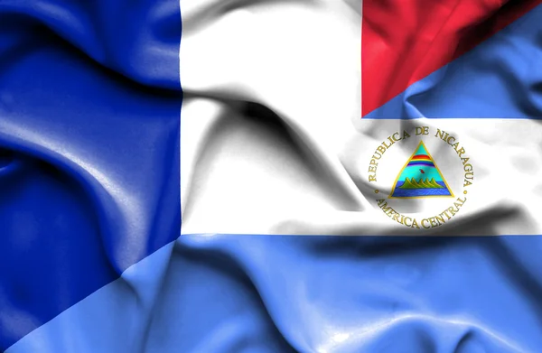 Κουνώντας τη σημαία της Νικαράγουα και της Γαλλίας — Φωτογραφία Αρχείου
