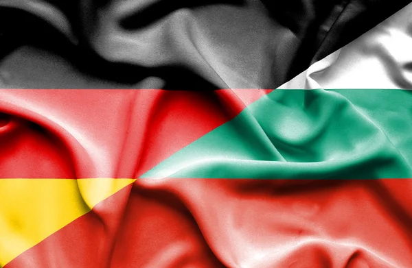 保加利亚和德国那飘扬的旗帜 — 图库照片