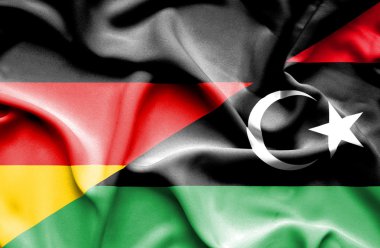 Libya ve Almanya bayrağı sallayarak