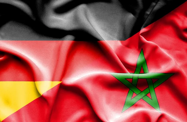 Flagge Marokkos und Deutschlands schwenken — Stockfoto