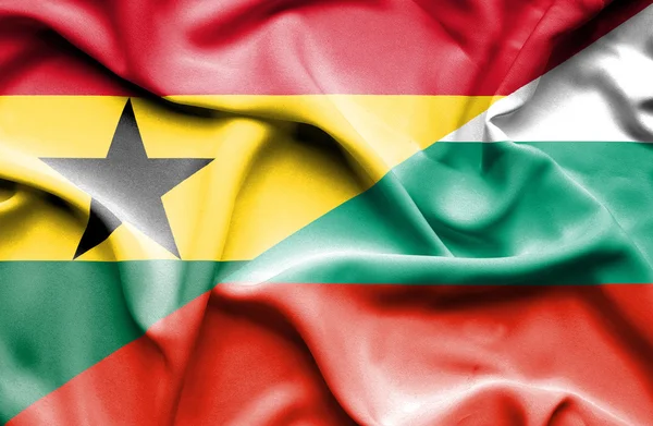 Wapperende vlag van Bulgarije en Ghana — Stockfoto