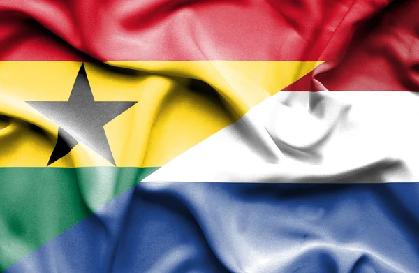 荷兰和加纳的那飘扬的旗帜 — 图库照片