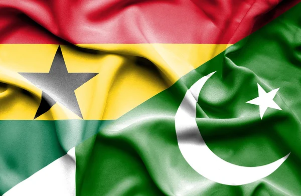 Flagge Pakistans und Ghanas schwenken — Stockfoto