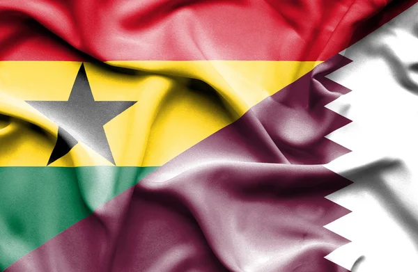 Wapperende vlag van Qatar en Ghana — Stockfoto