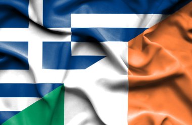 İrlanda ve Yunanistan bayrağı sallayarak