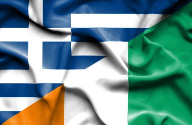 Fildişi Sahili ve Yunanistan bayrağı sallayarak