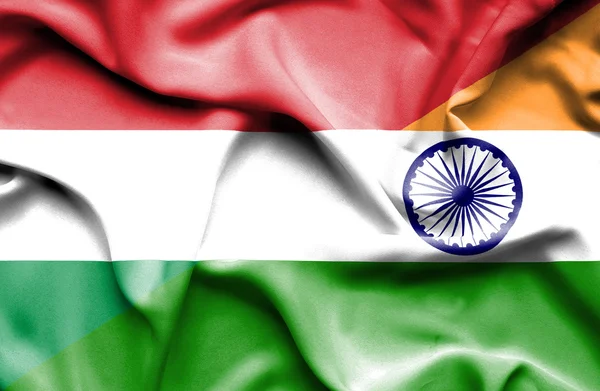 印度和匈牙利的那飘扬的旗帜 — 图库照片