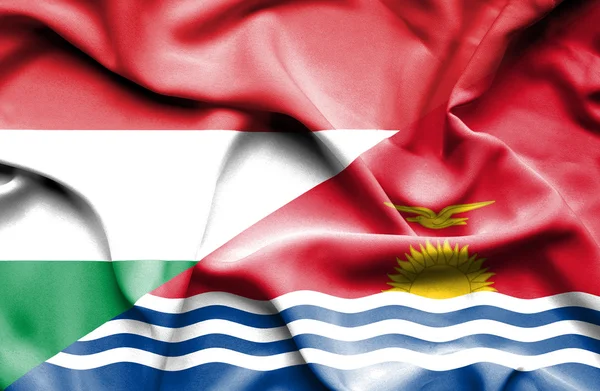 Vlající vlajka Kiribati a Maďarsko — Stock fotografie