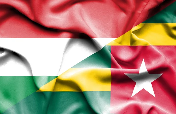 Bandeira acenando de Togo e Hungria — Fotografia de Stock